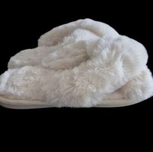 Womens Cushioned Fluffy Slippers Size 7